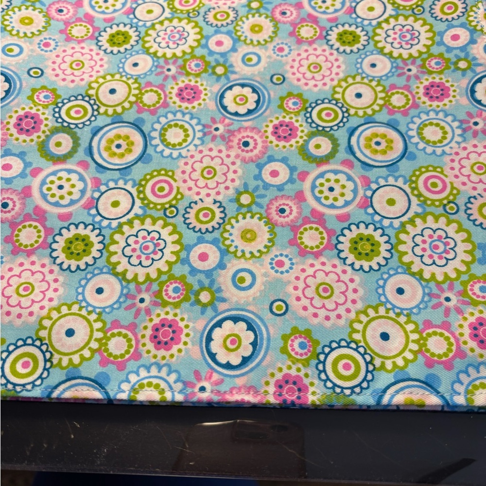 SPRING FLORAL TABLE RUNNER - Picture 2 of 4